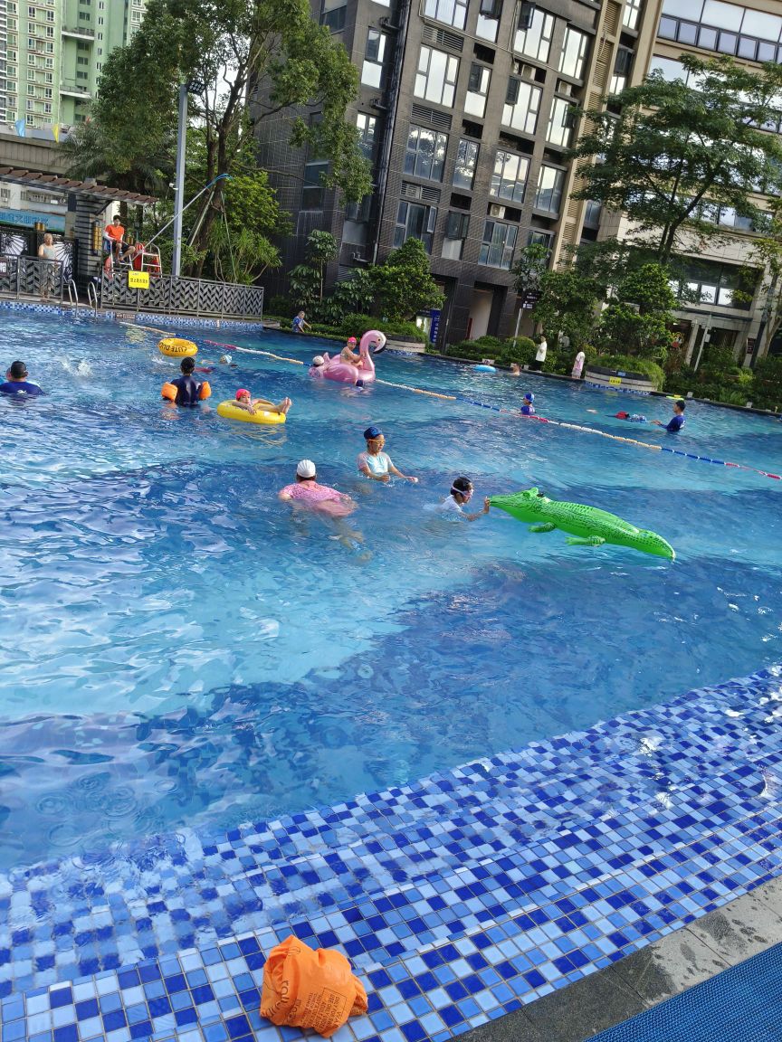 山海四季城室外游泳池