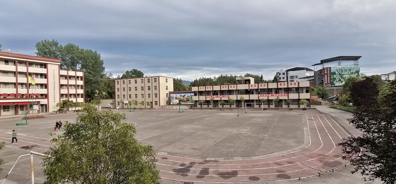 巴中市第九中学