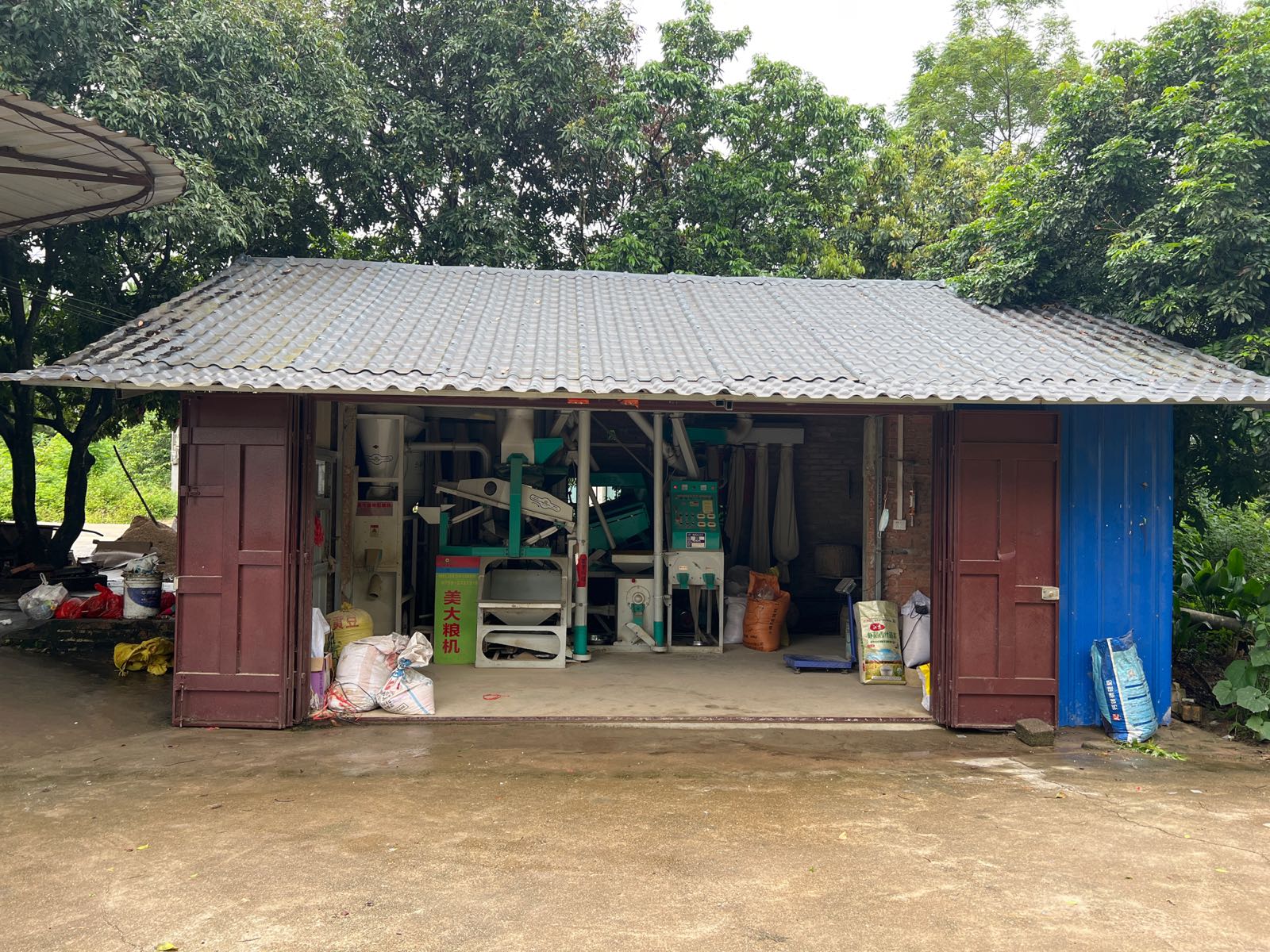 陆屋镇永凤日杂商店