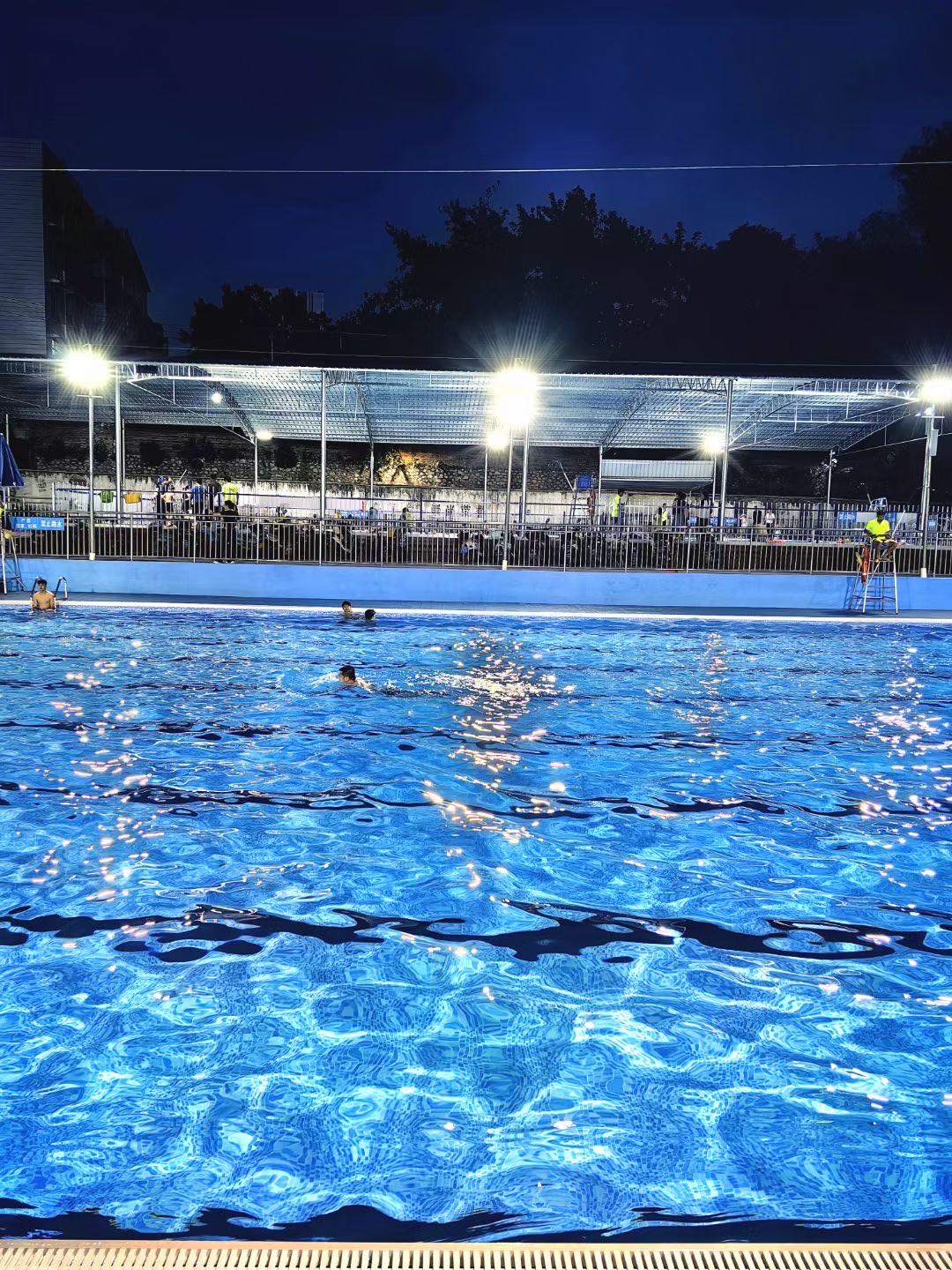 来宾市兴宾区全民游泳俱乐部