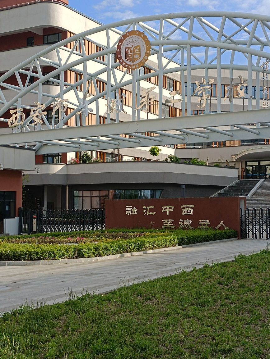 西安市东城第二学校停车场-出入口