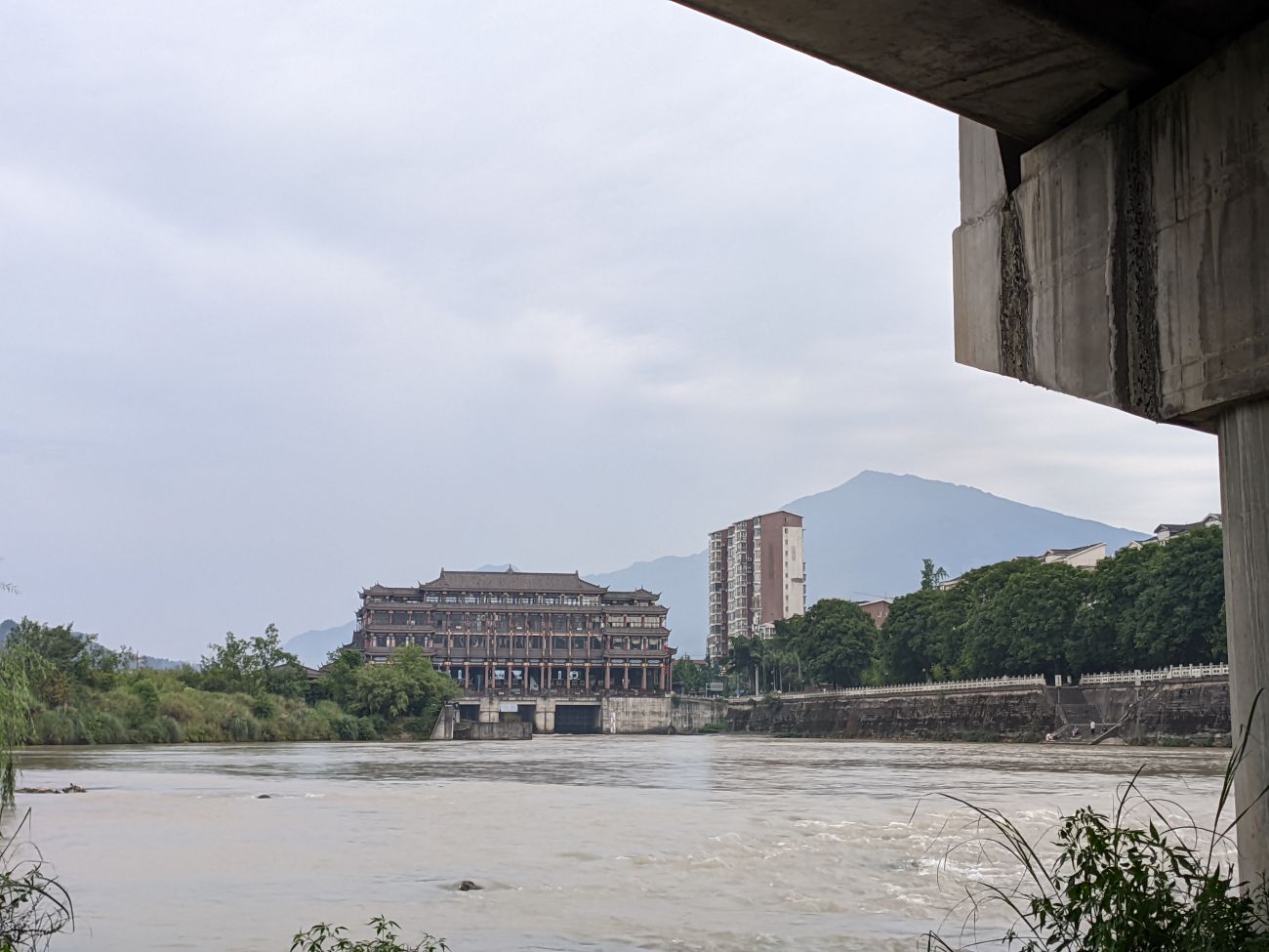 彤河家风楼