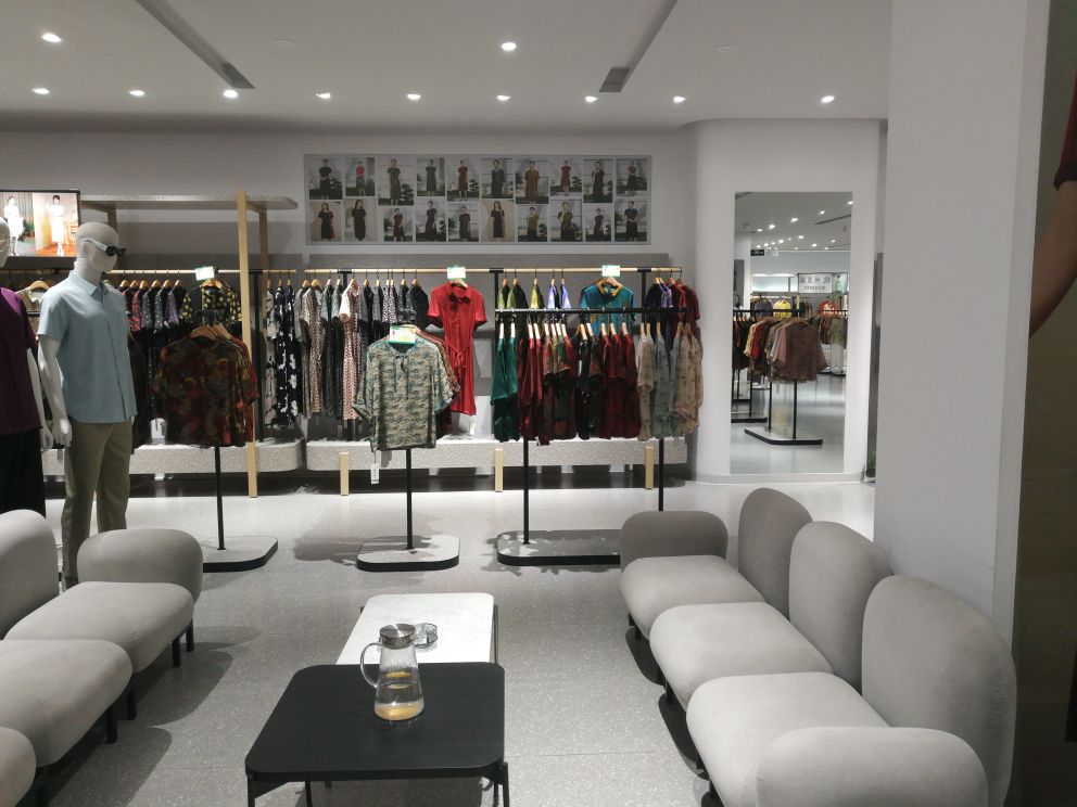 苏州市贵池区长江中路108号杭州丝绸(新华书店隔壁)