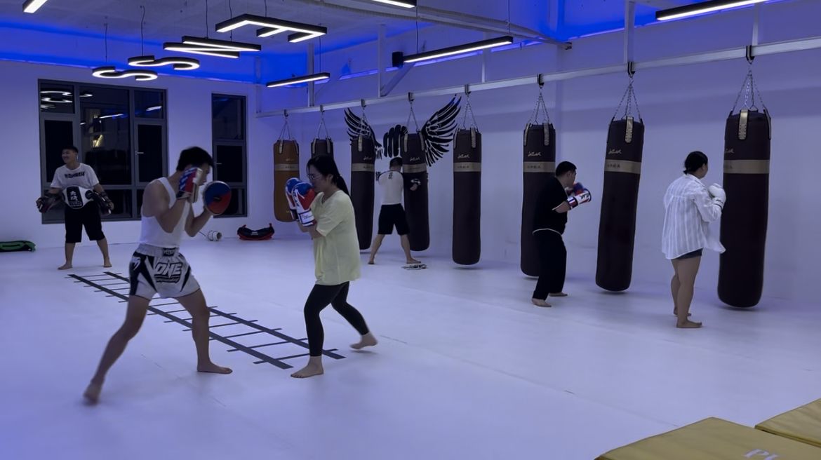 德萦尊击铗搏体育馆