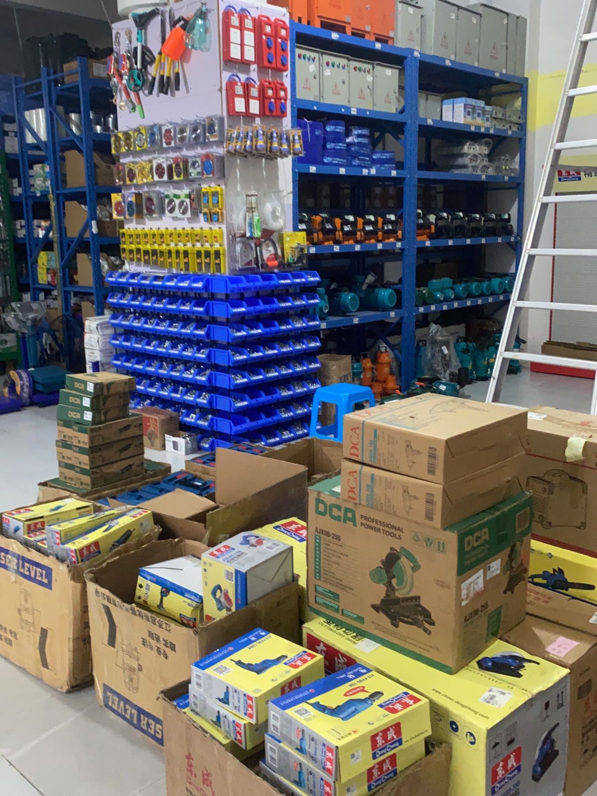 乐东利国新闽南五金机电商行