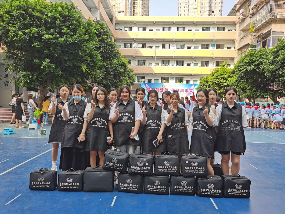 美丽俏佳人化妆美甲纹绣学校(遂宁校区)