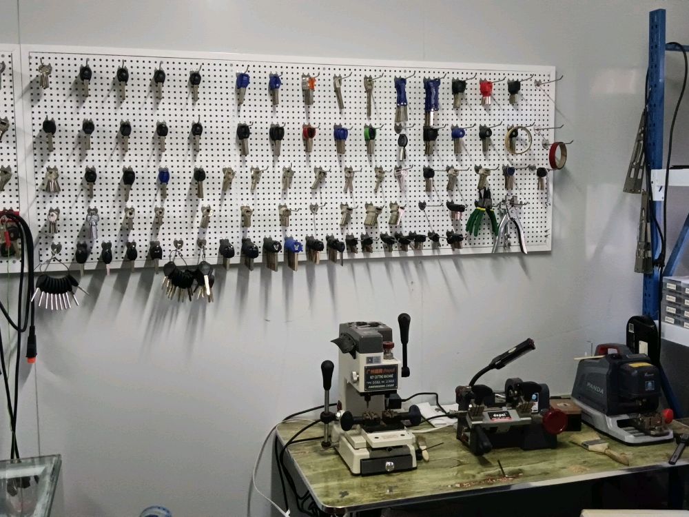 万师傅汽车钥匙开锁换锁