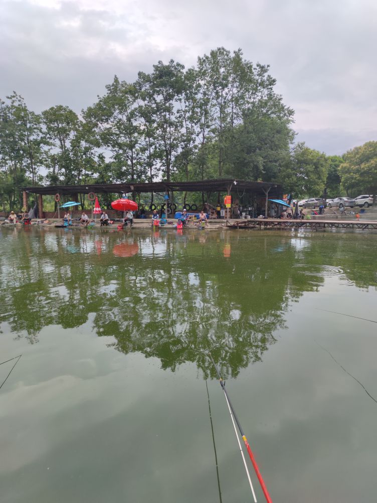 月亮湾休闲钓场