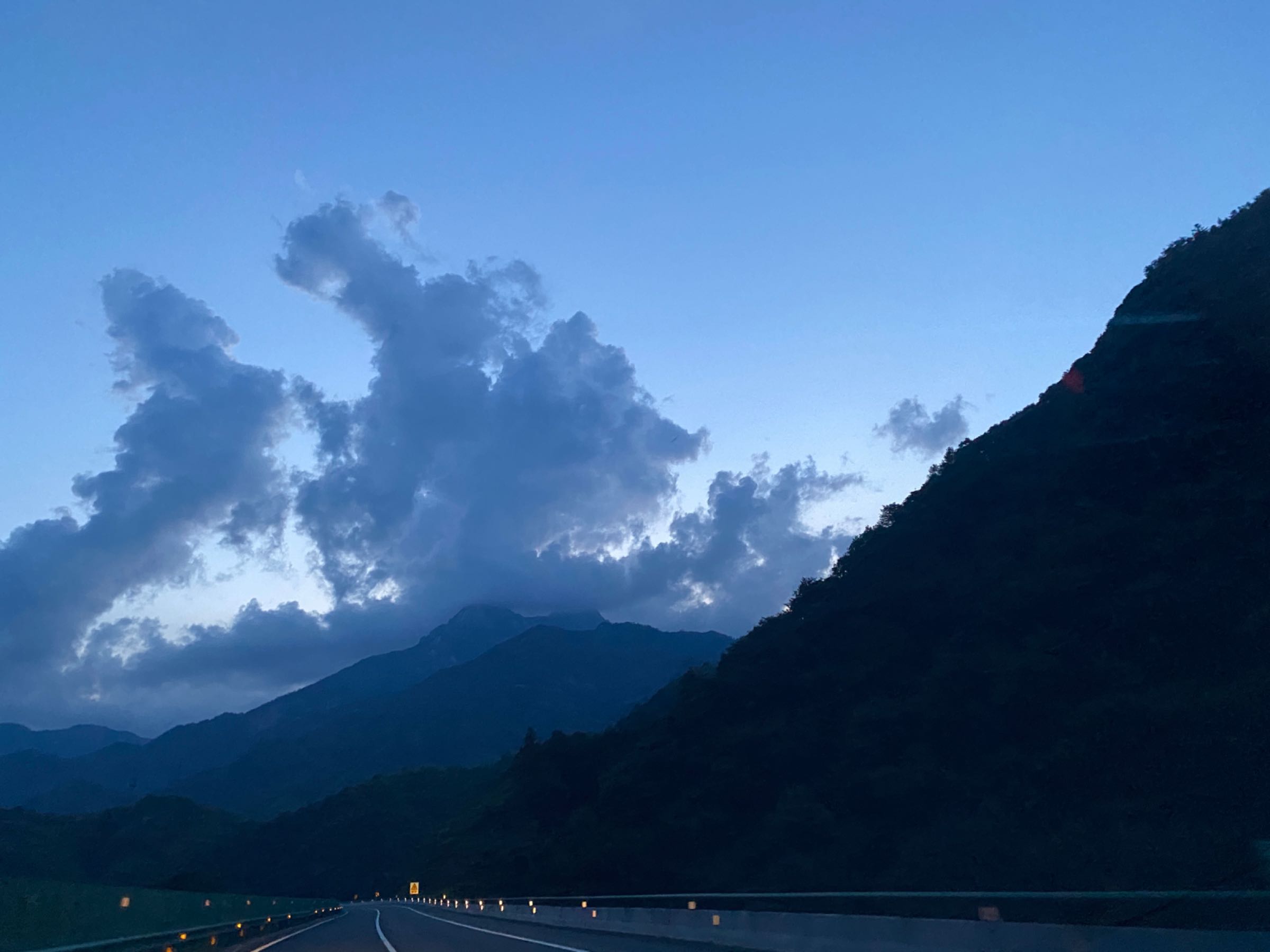 黄山山风景区-南大门汤口镇景区换乘中心入口处