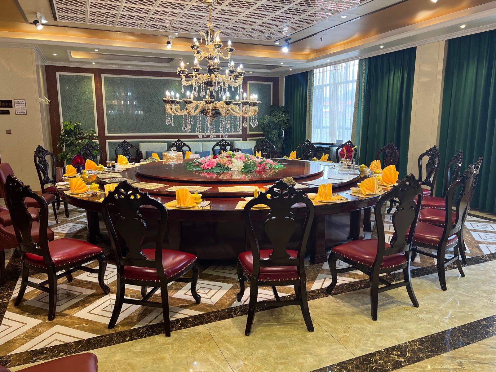 积石山清真民族文化苑餐厅