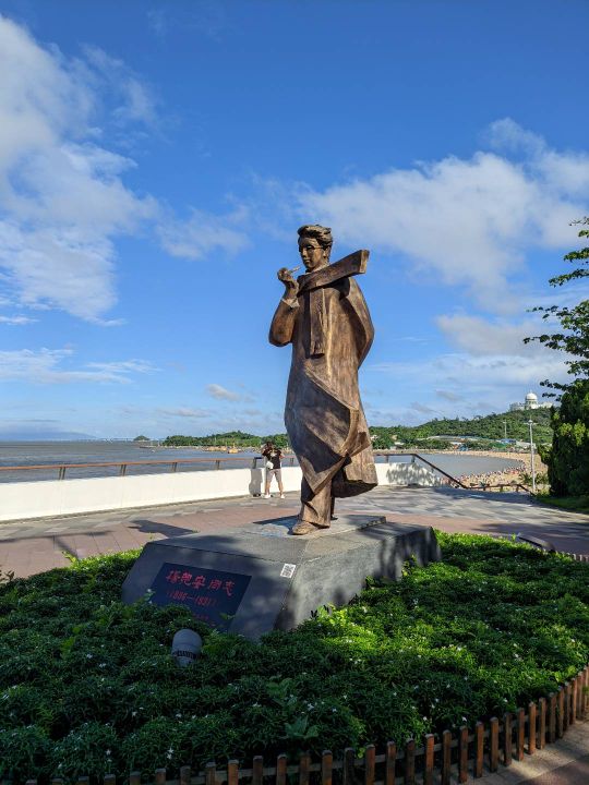 海滨公园-杨匏安铜像