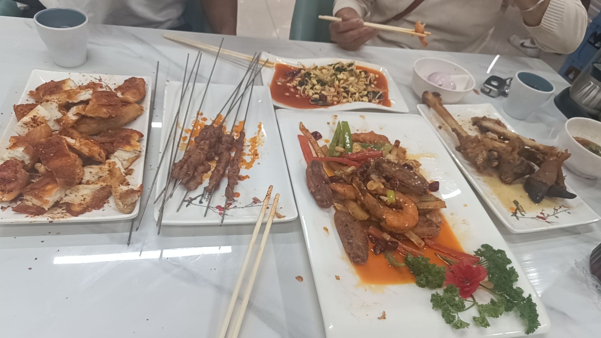 平凉羊头哥烧烤融合餐厅