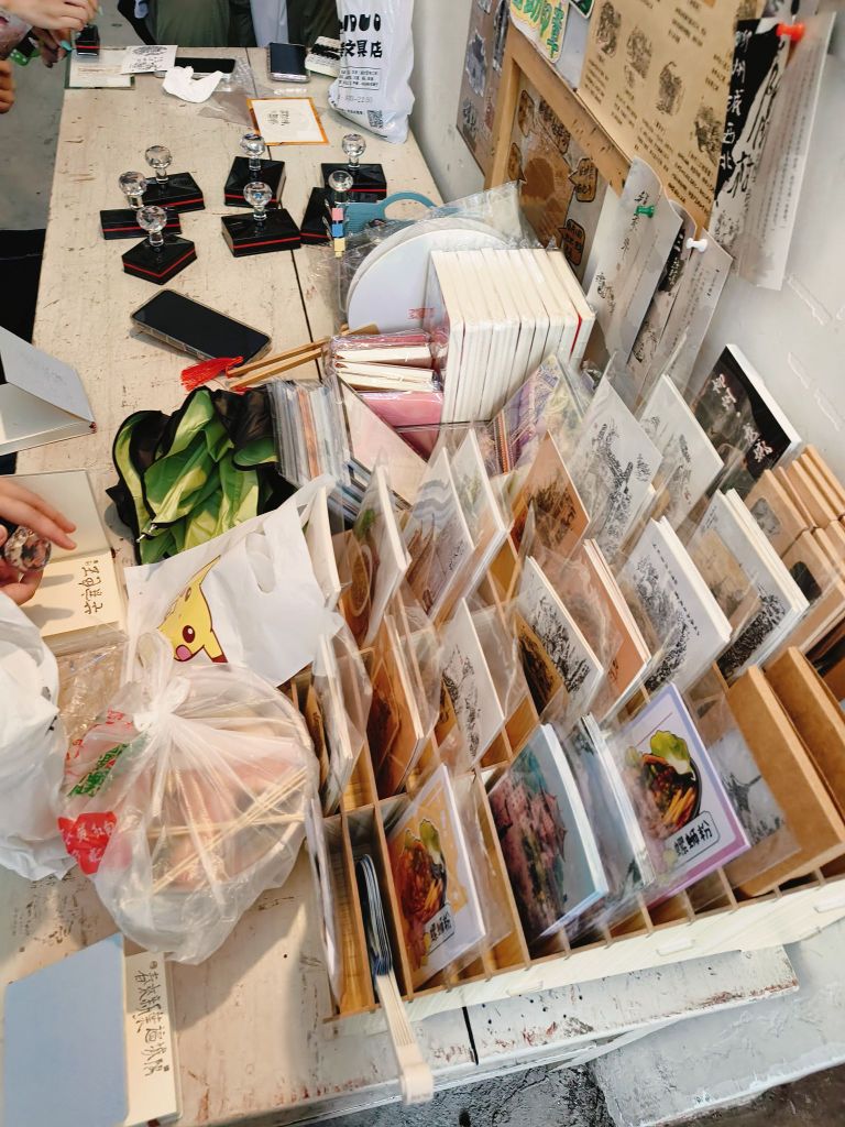 文惠路145号碗柜瓷器商店