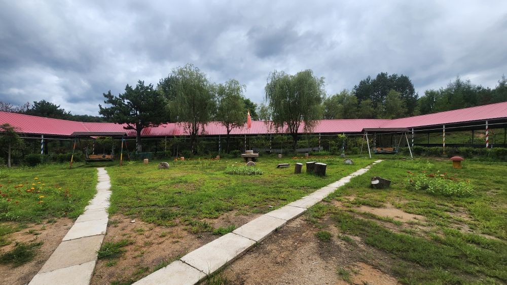 二东山庄