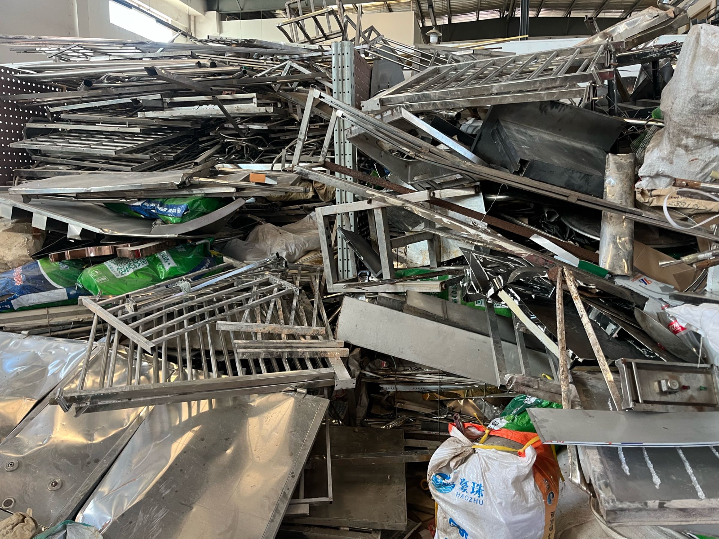 东威废品回收站