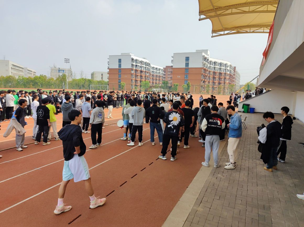 武汉光谷职业学院-西南门