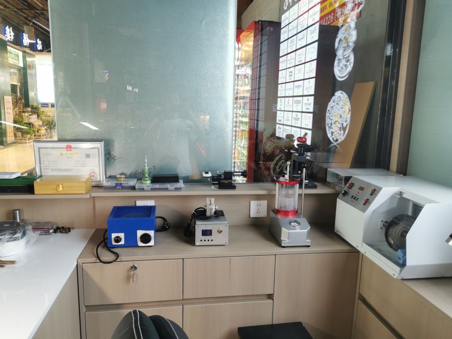 鑫隆表行名表维修(竹林广场店)