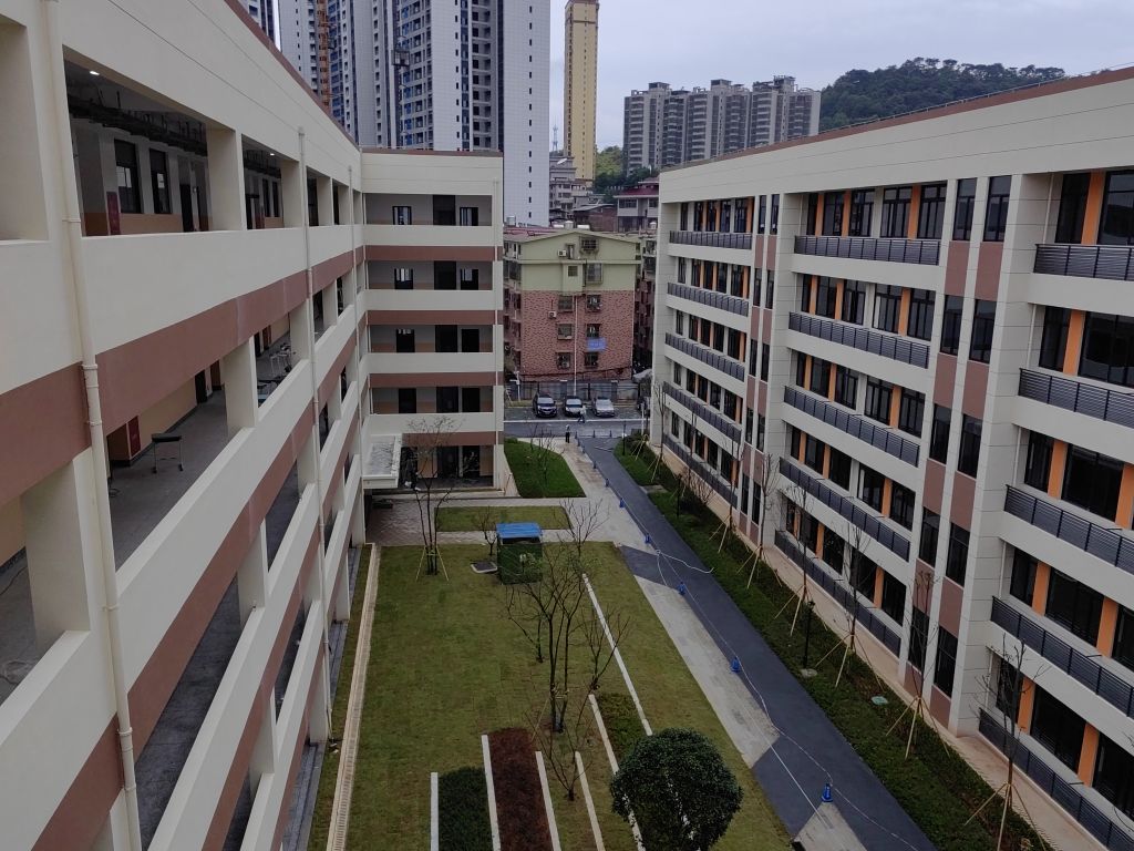 郴州市第九中学(岭南分校)