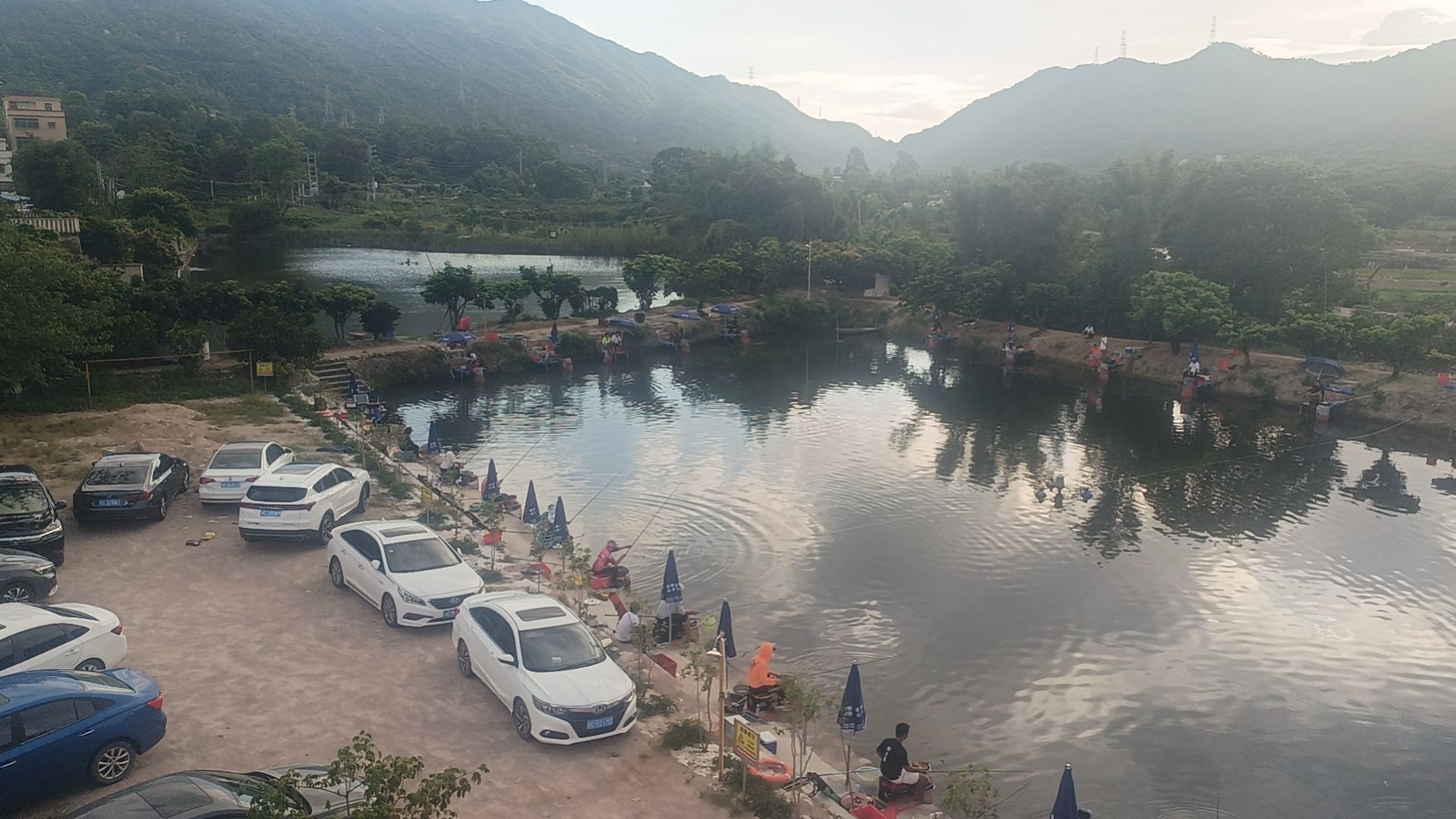 俊烨休闲农庄钓鱼场