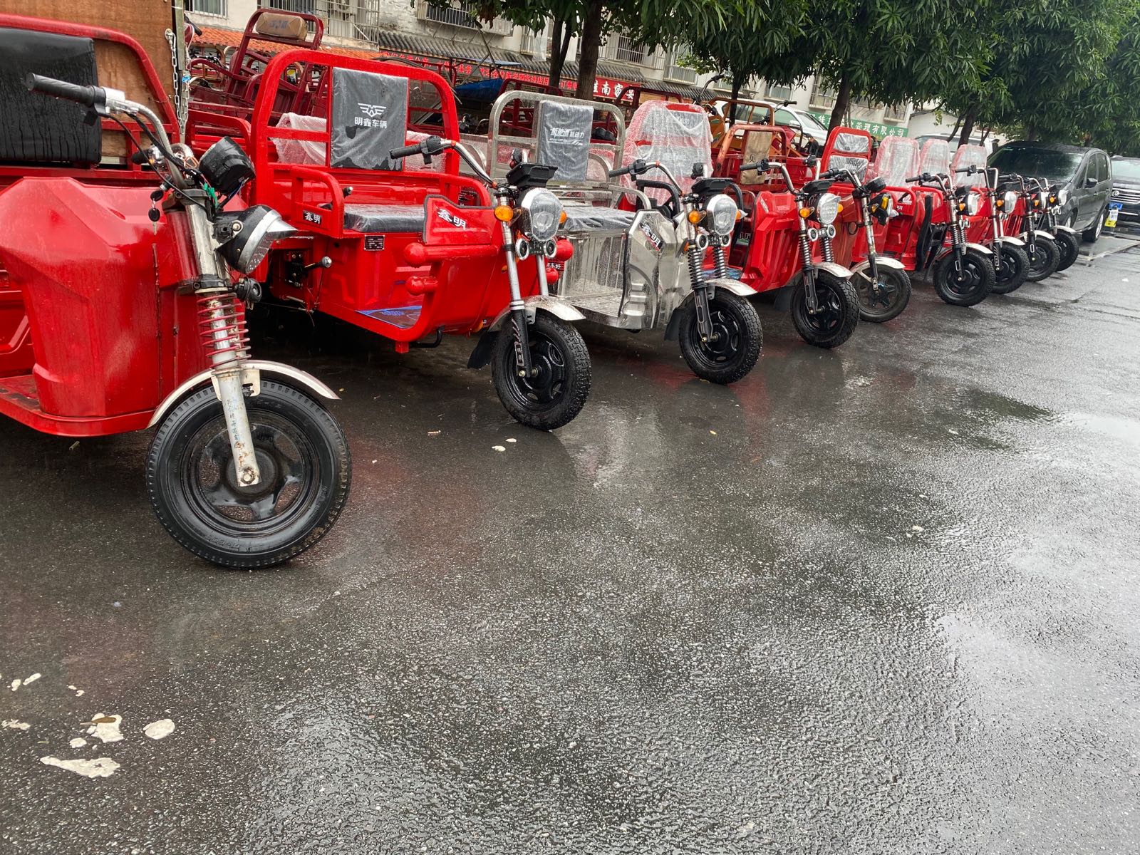 聚财电动三轮车