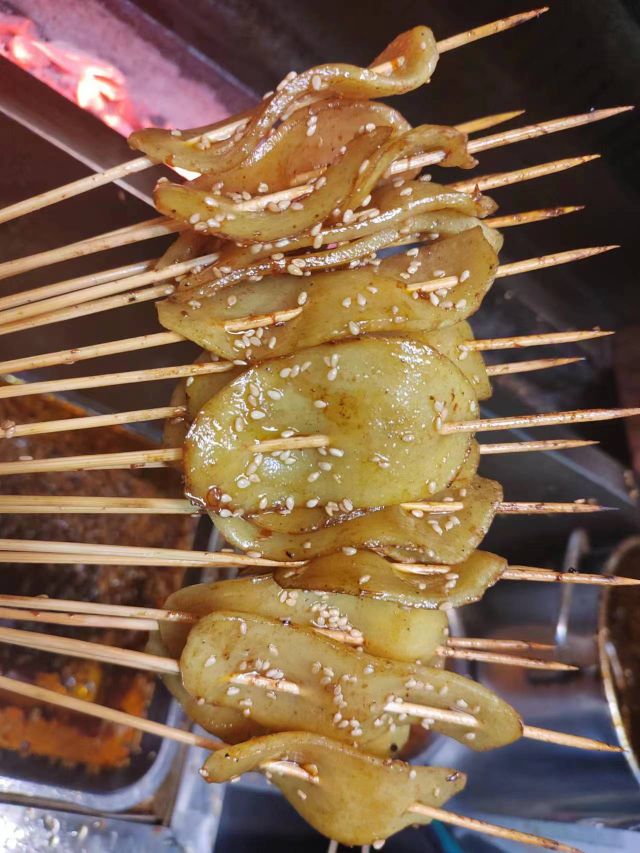 昭阳区食字路口烧烤店