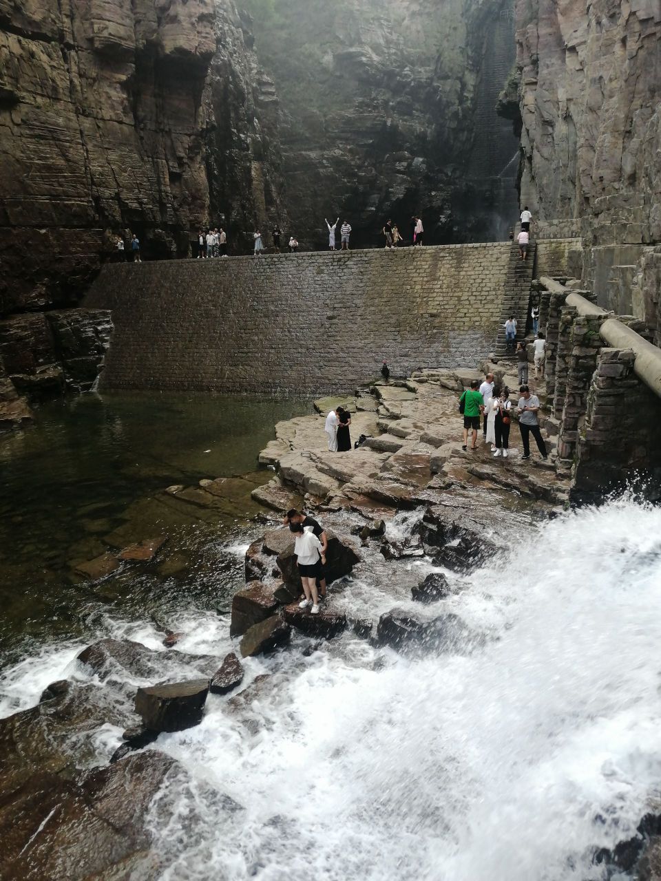 齐王寨景区 位于山区,风景秀丽,气候多变,是个绝佳的周末旅行胜地