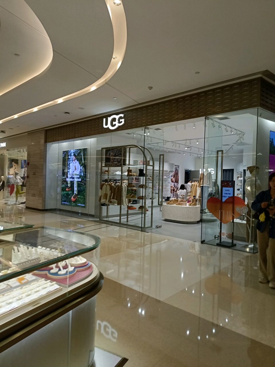 UGG(正弘城店)