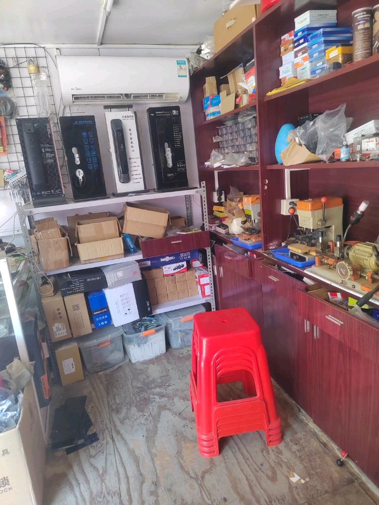 黄氏锁业110联动开锁