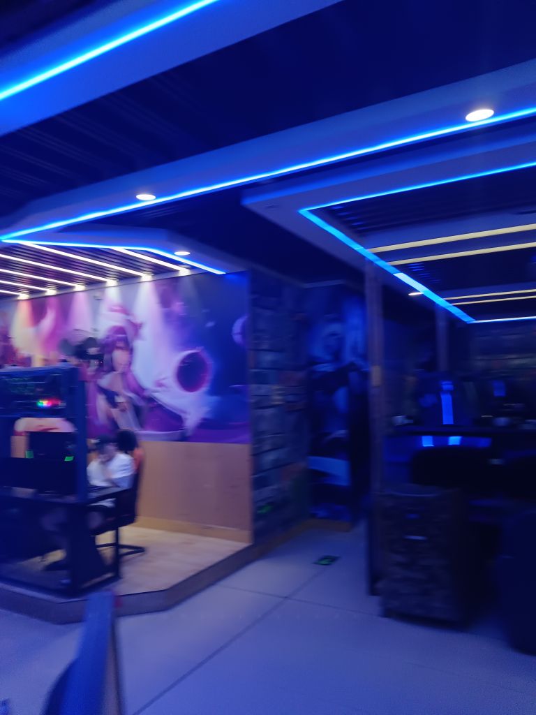 休闲度电竞·乐泰网咖店