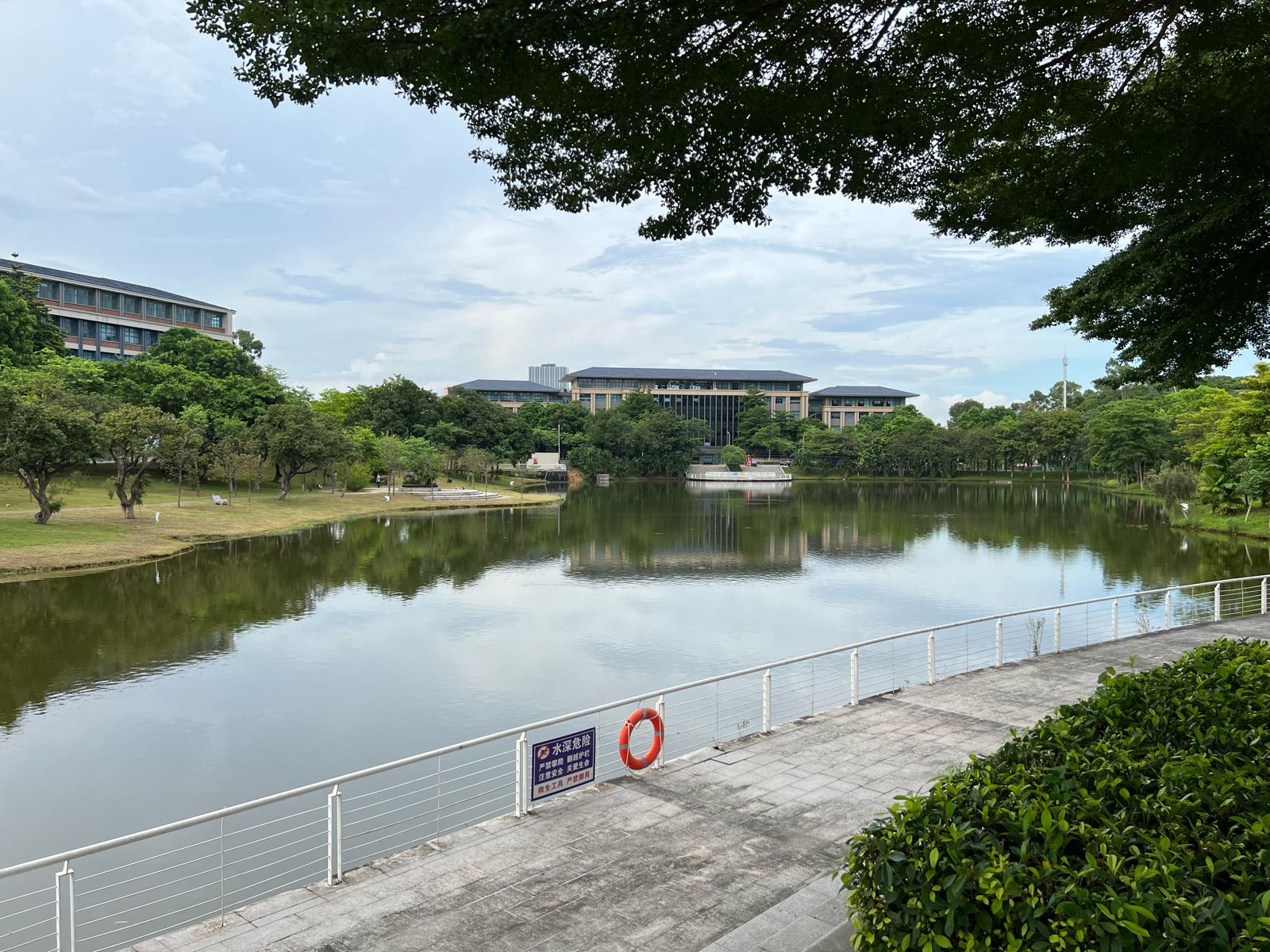 东莞城市学院-东门