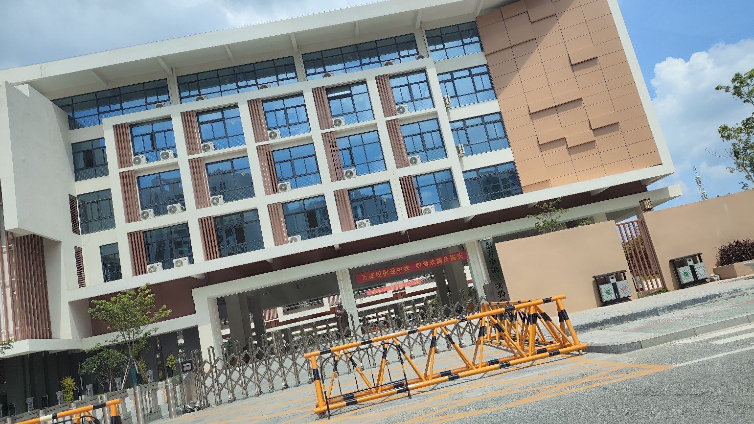 东方市第三实验学校-南大门