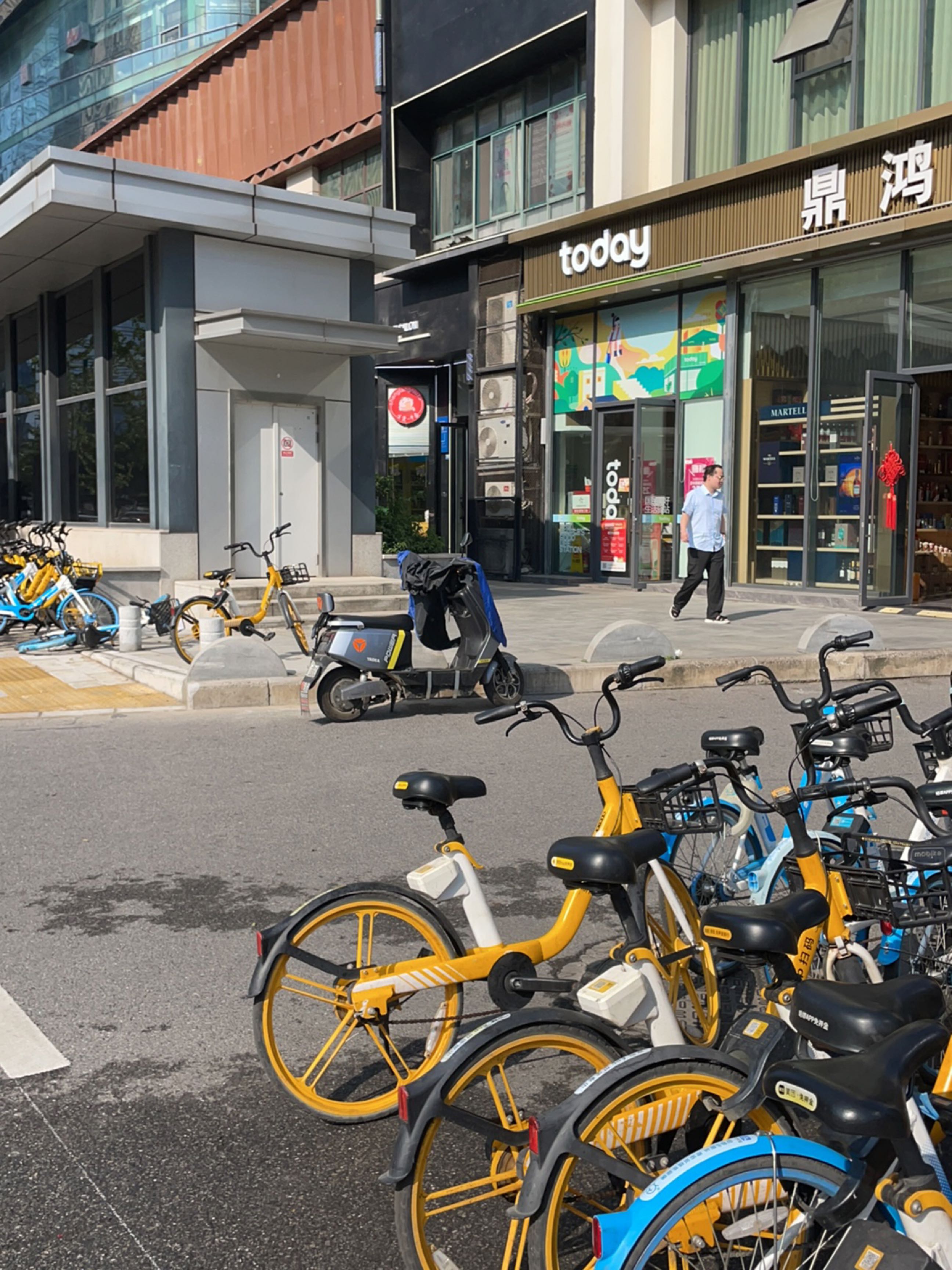 鼎鸿酒业(银泉大厦店)