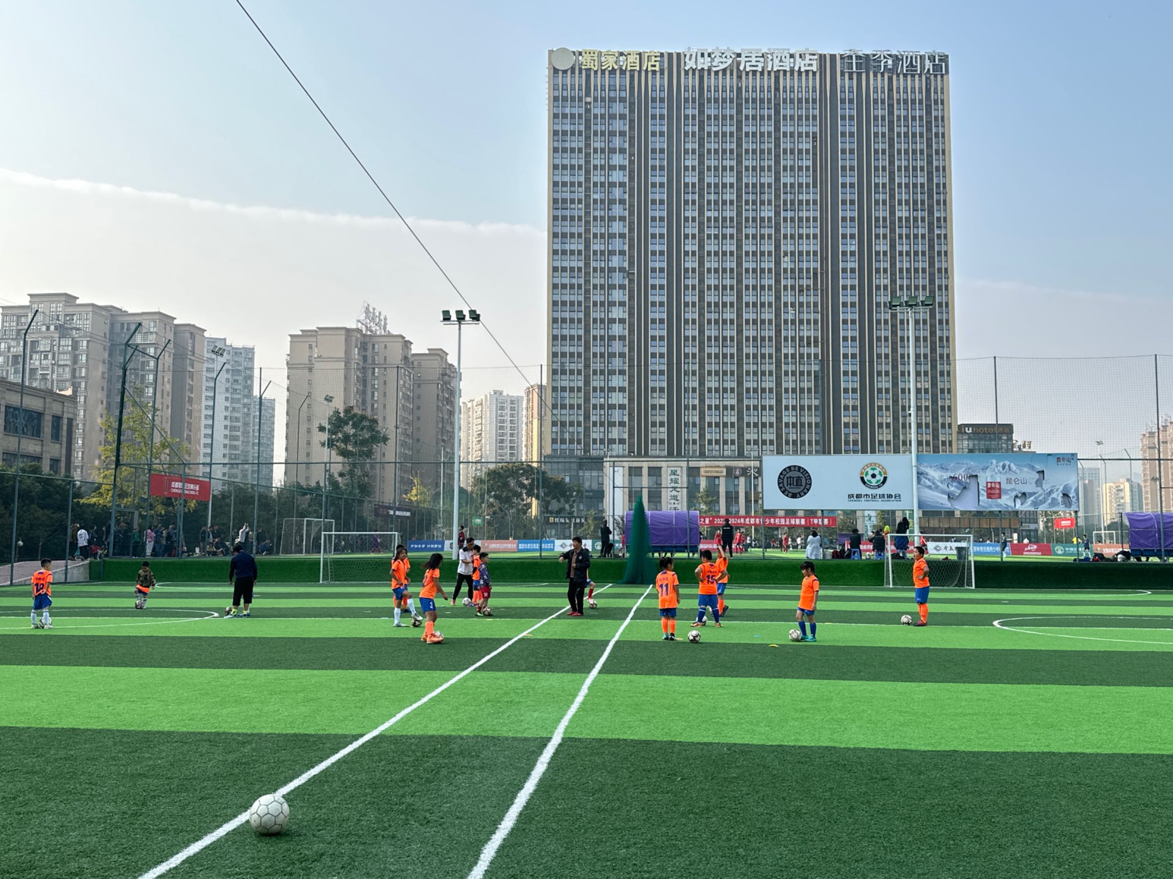 本直东九运动公园足球场
