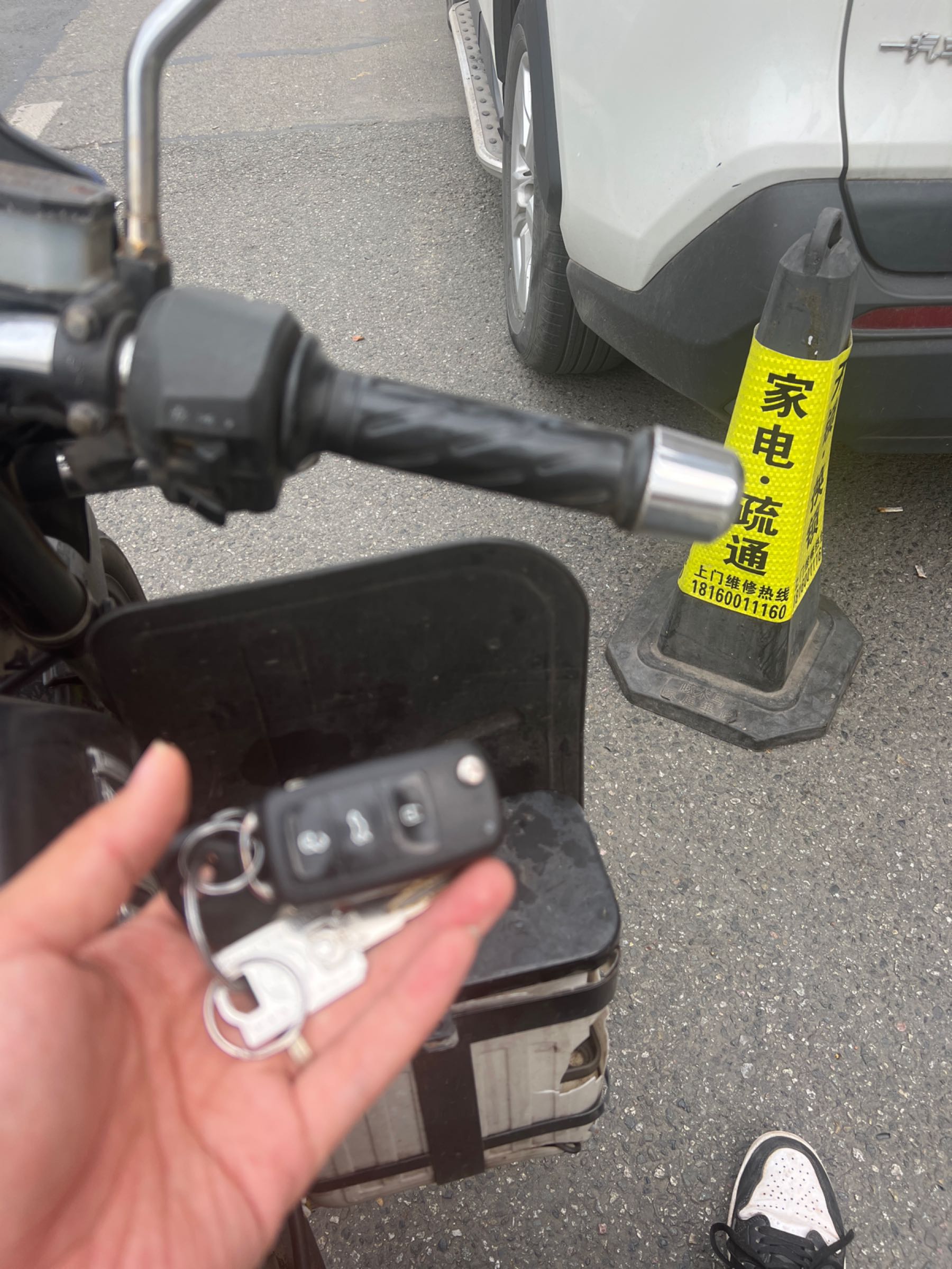 开锁换锁疏通管道维修热水器