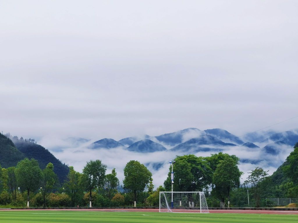 巴东县神农中小学