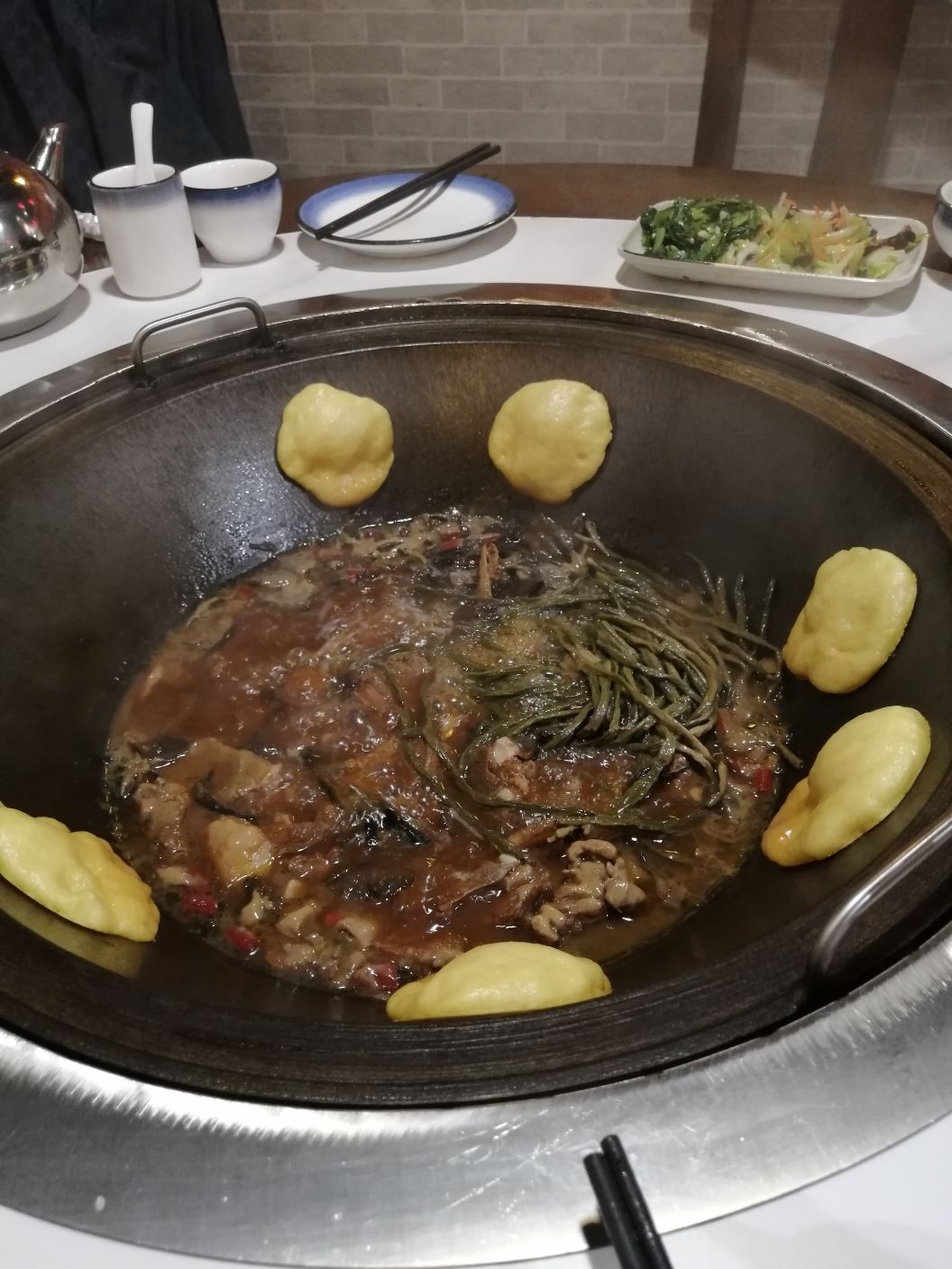 大东北雪乡灶台鱼铁锅炖