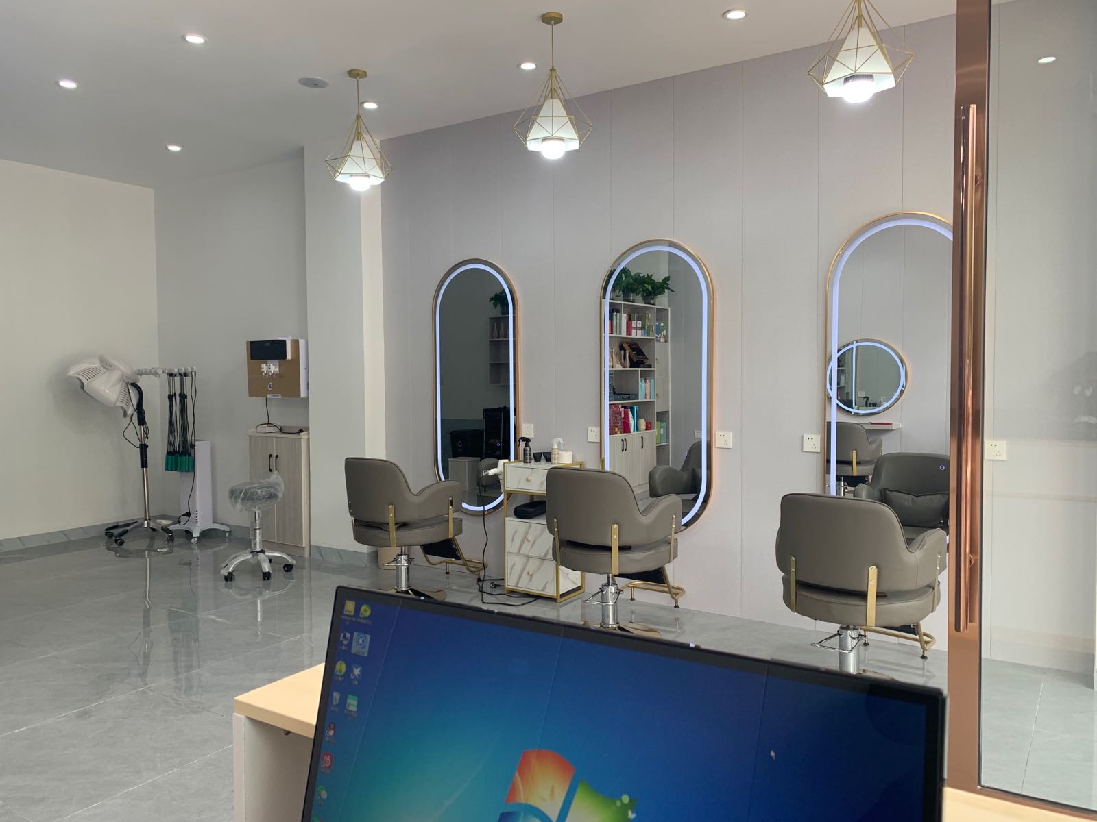 极美烫染造型(康乐路店)