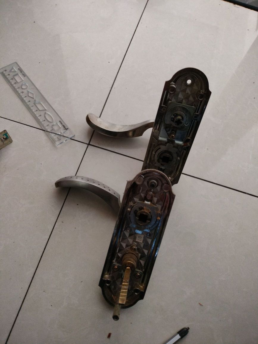 开锁换锁汽车钥匙(金水花园店)