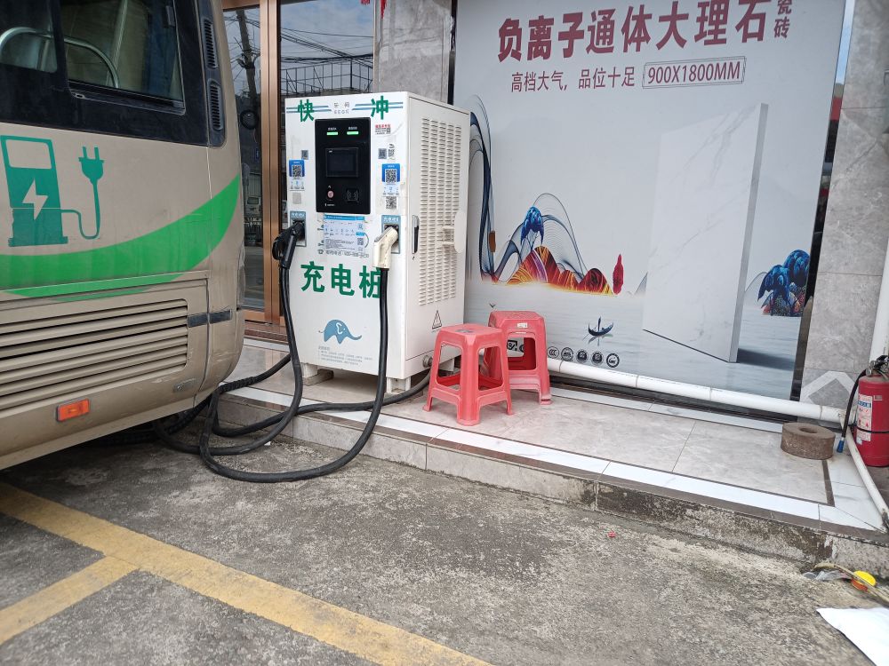 河源市敬梓中联桥充电站(中正油站加油站南侧)