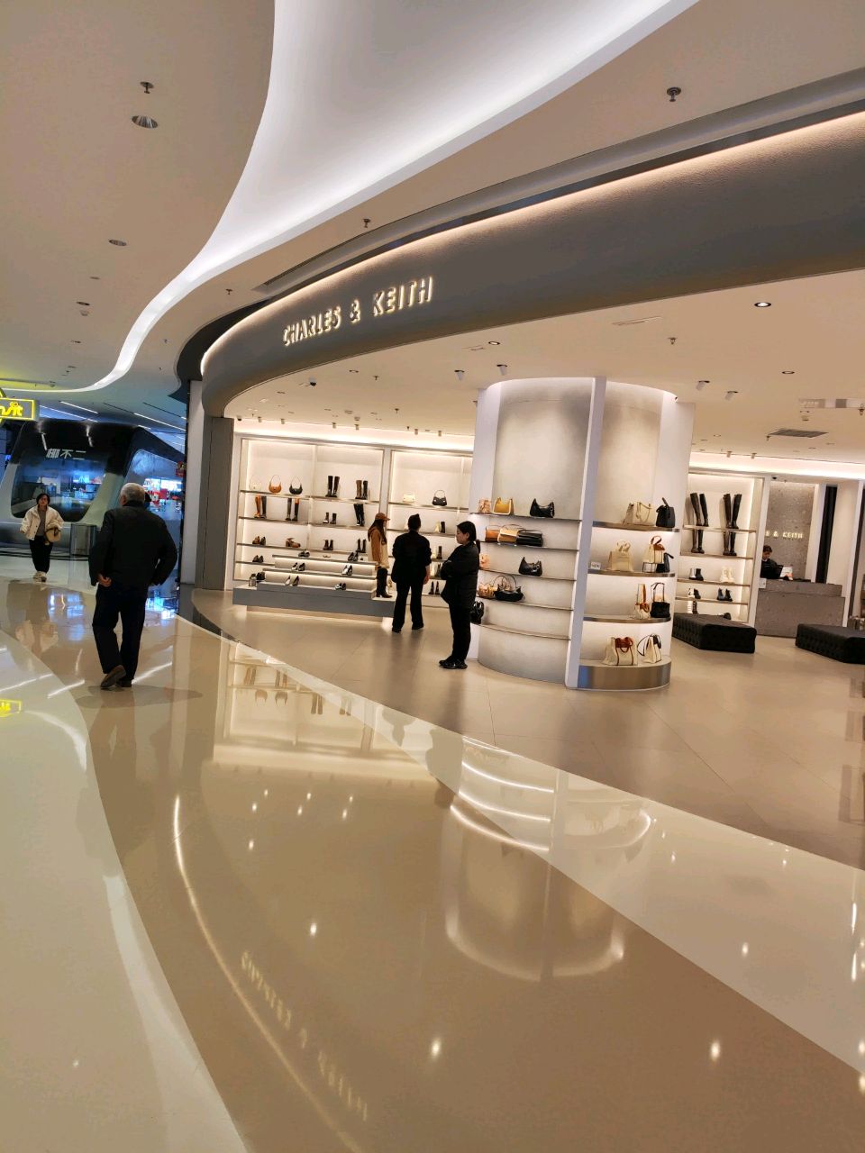 郑州高新技术产业开发区石佛镇CHARLES&amp;KEITH(正弘汇店)