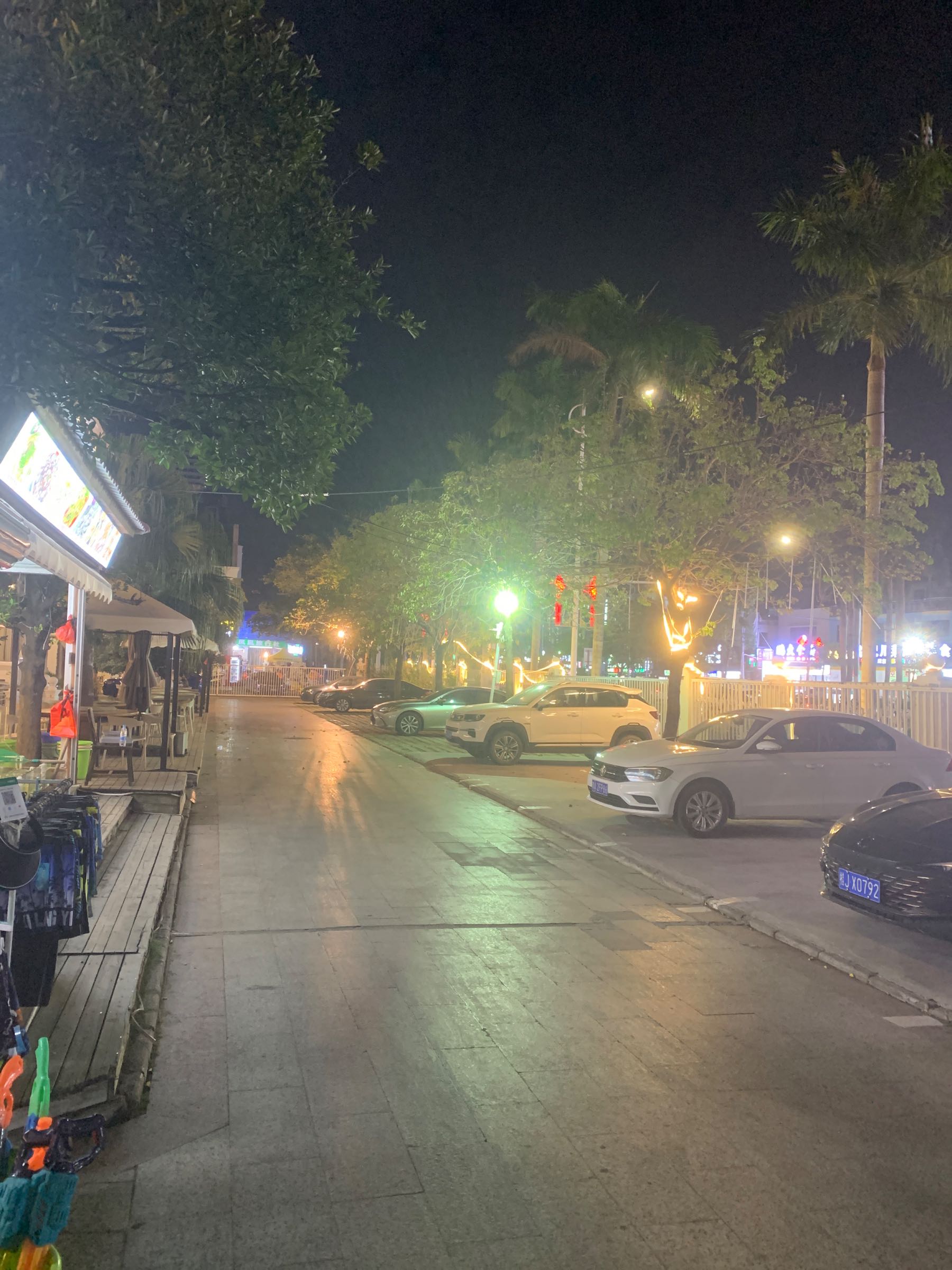 北海银滩欢乐港湾区-地上停车场