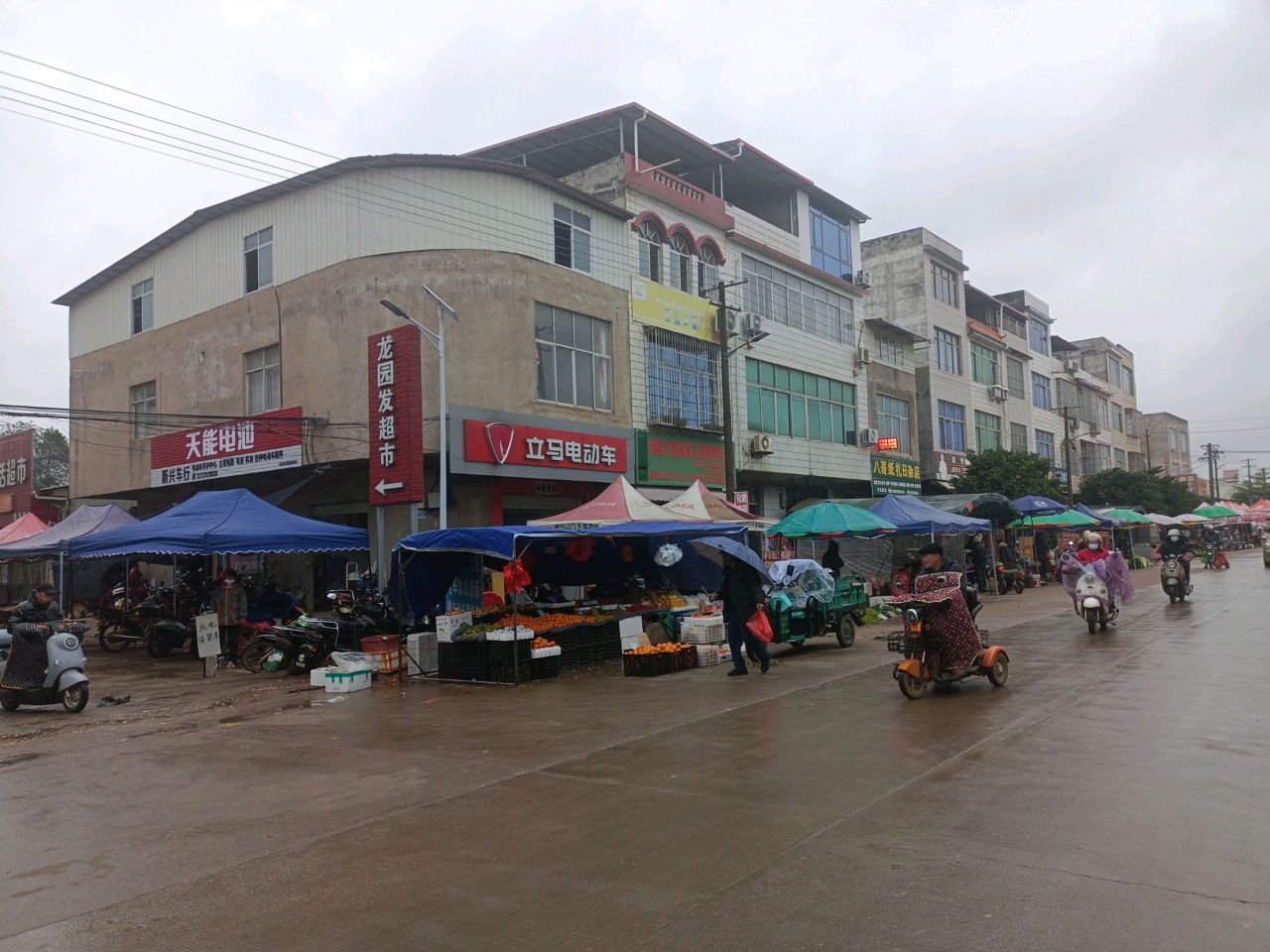 八哥纸扎日杂店