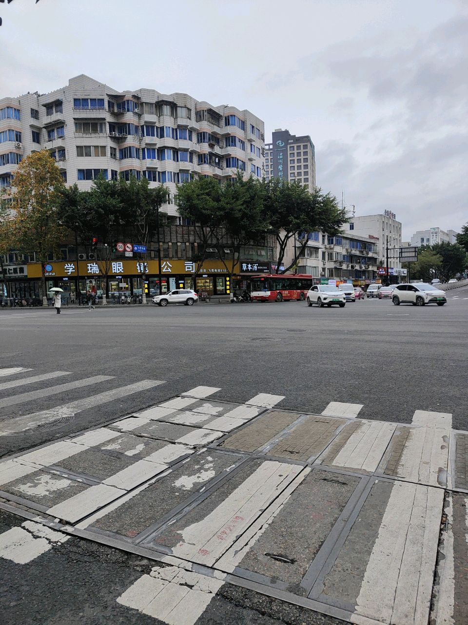 学瑞眼镜公司(学院店)