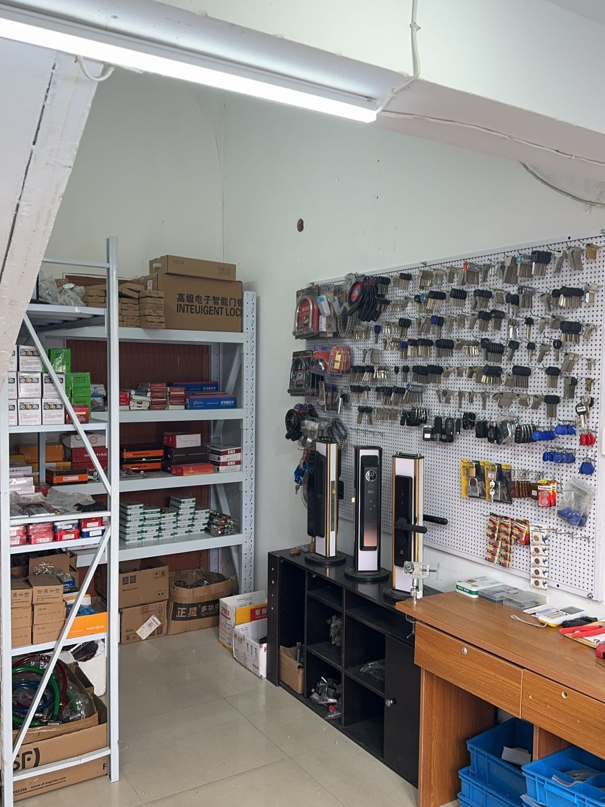 煌俊锁业商行开锁配钥匙