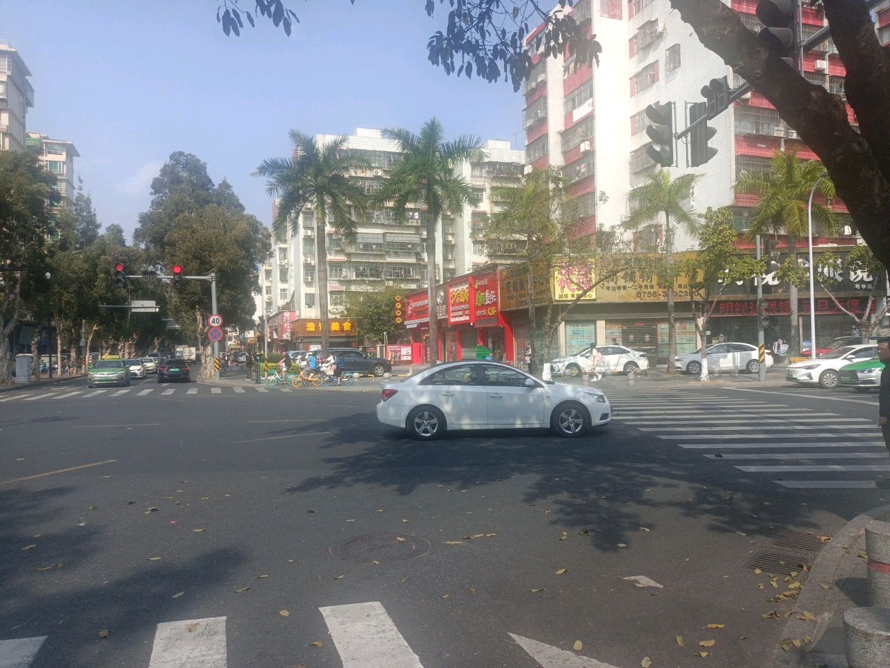 小不点美蛙鱼头火锅