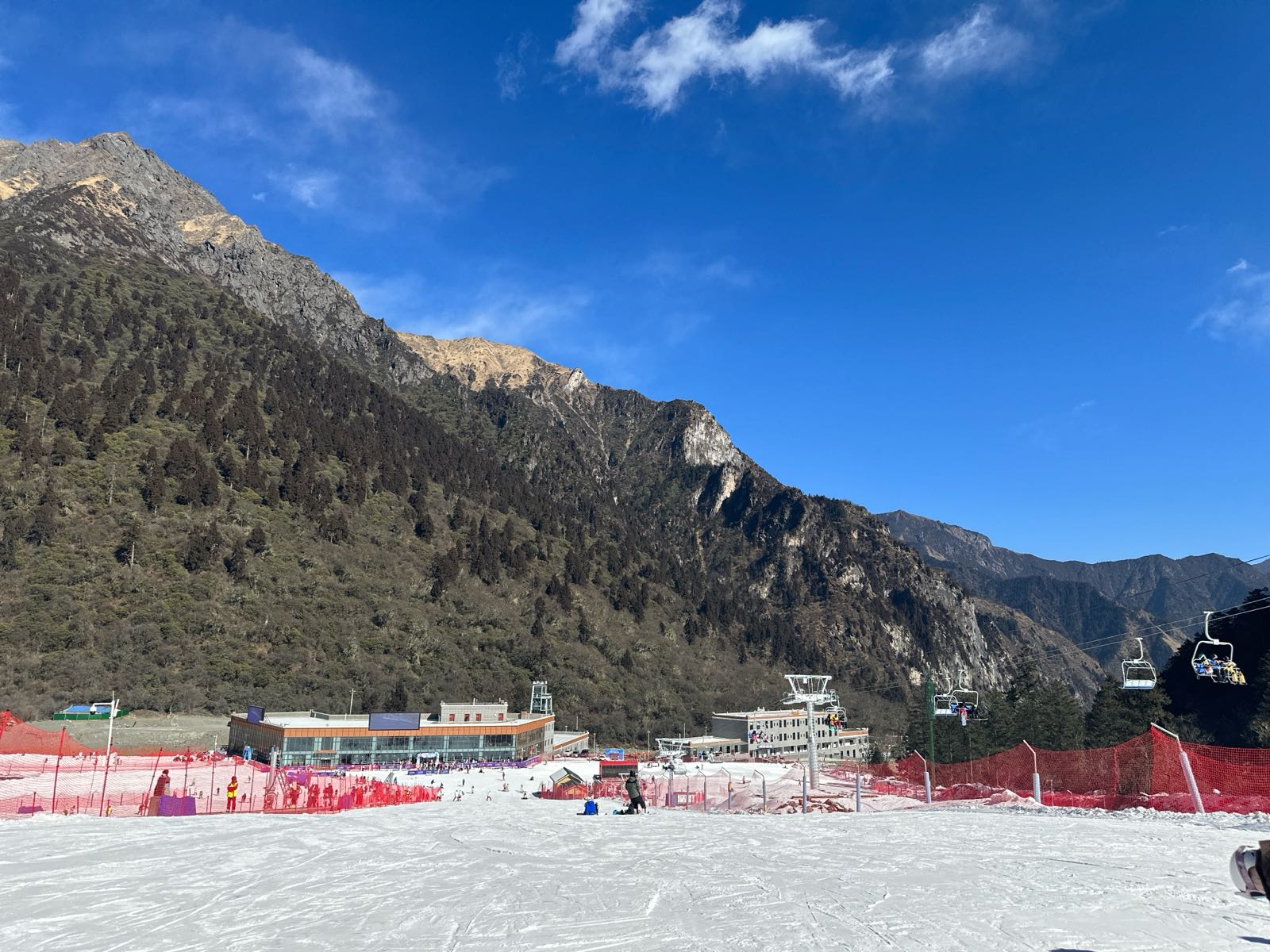 汶川羌人谷滑雪场