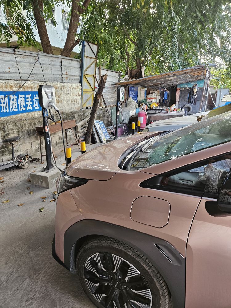 中科快充充电站(中科快充新安驾校充电站)