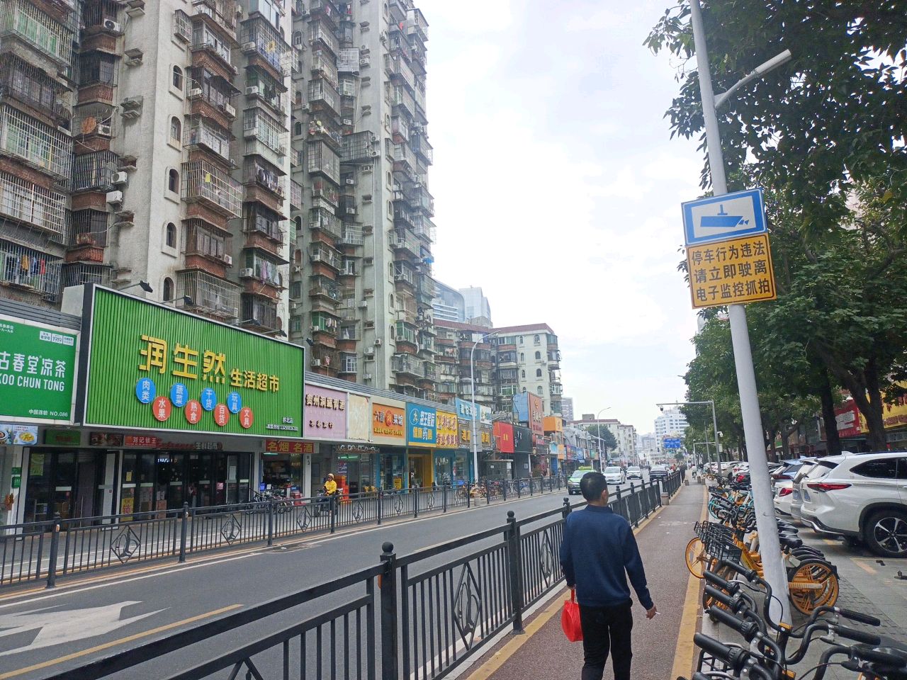 六哥湘菜馆(银海新邨店)