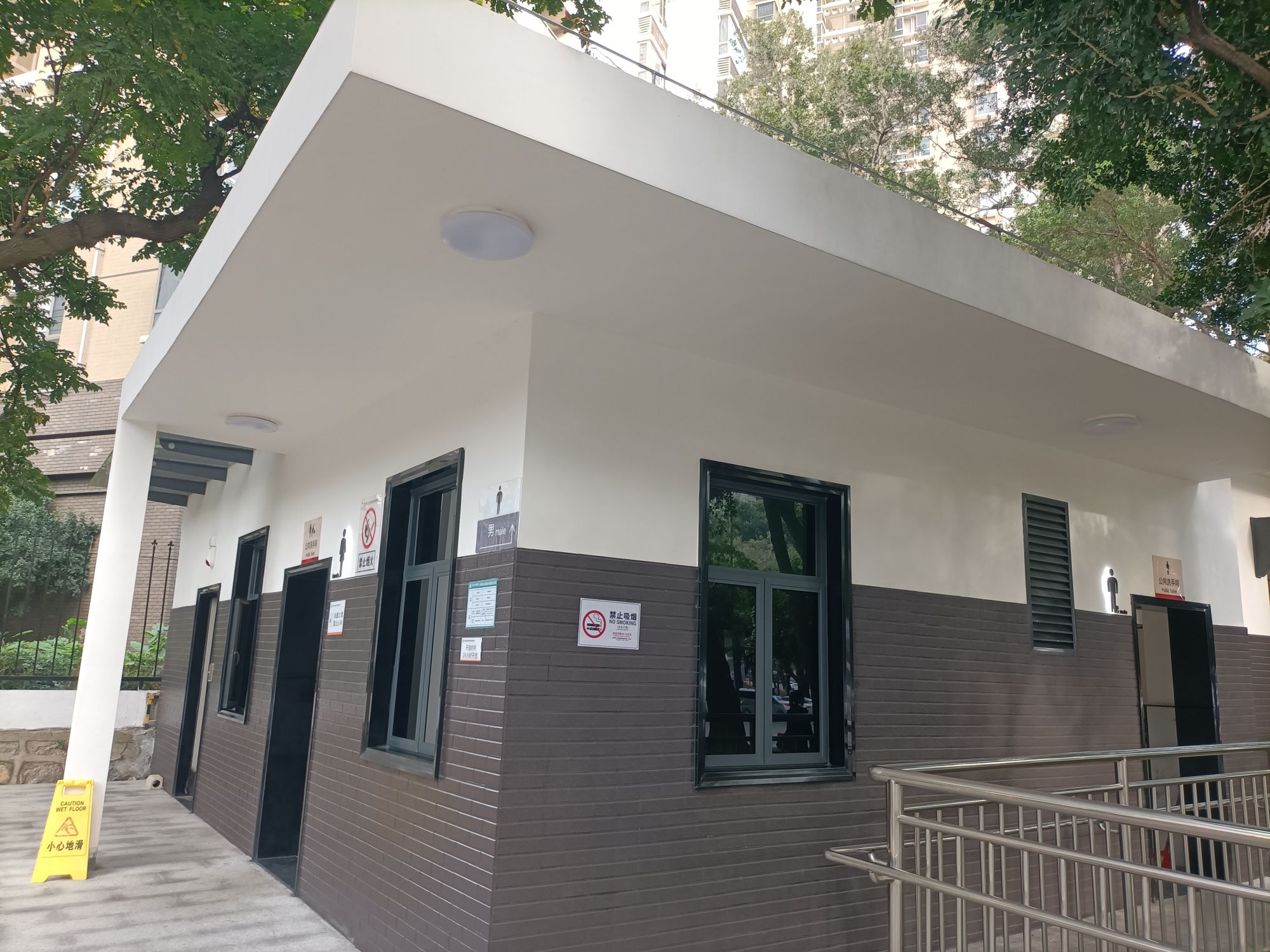 体育馆东公厕