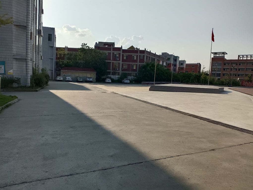 南充市小龙初级中学